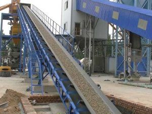 usina de concreto com correia transportadora